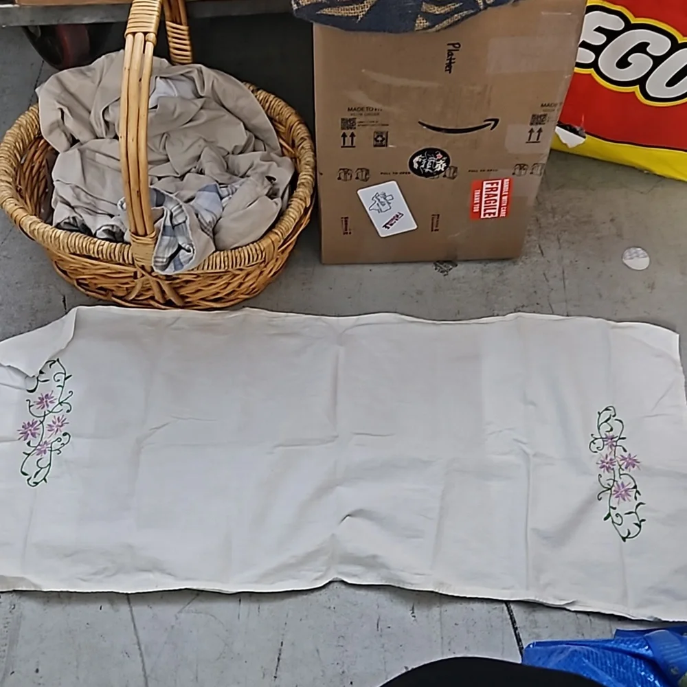 Vtg White linen table runner embroidered purple and green